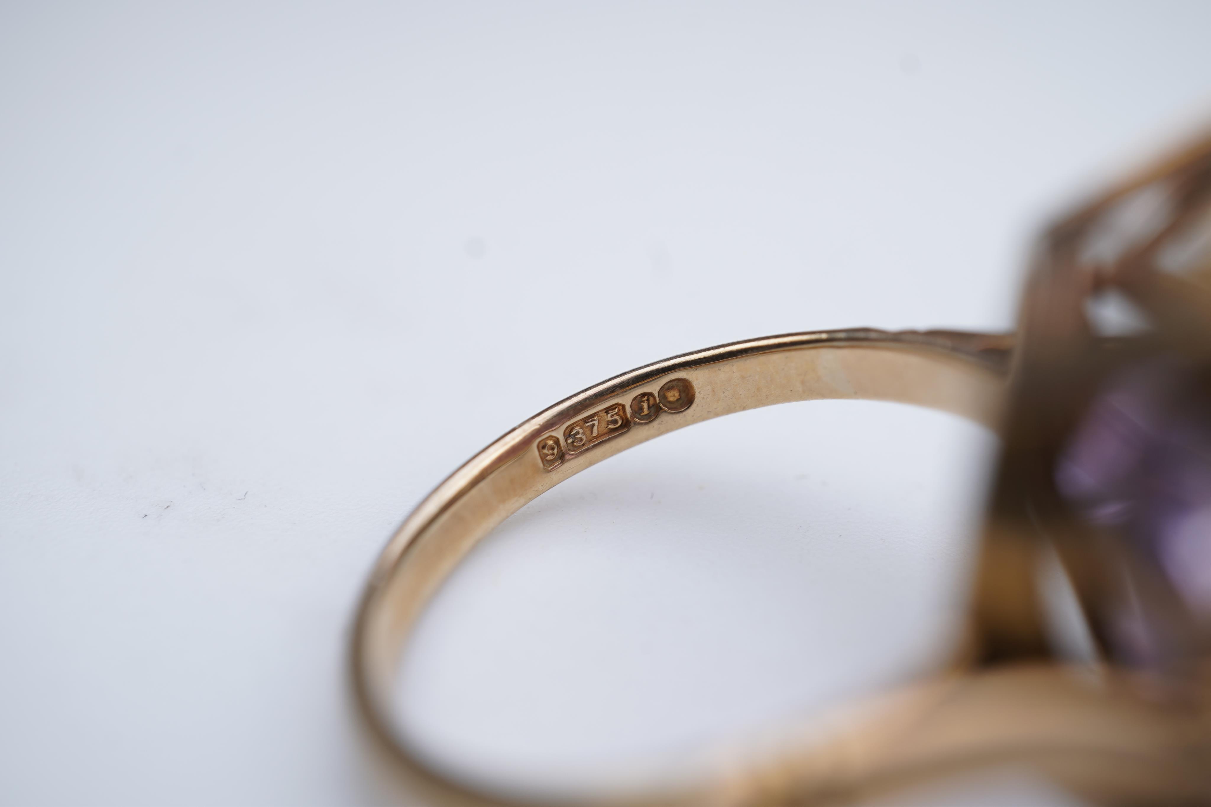 A collection of jewellery